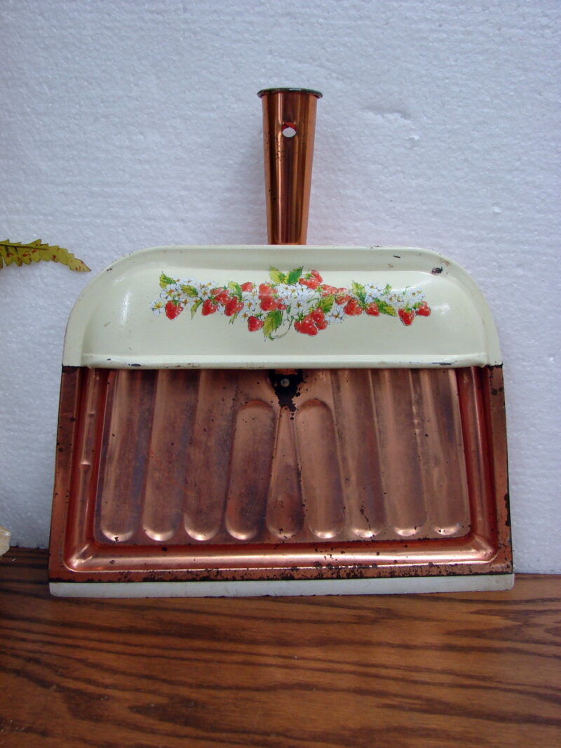 Vintage Ballonoff Copper Tone Metal Dust Pan USA Strawberries, Moose-R-Us.Com Log Cabin Decor