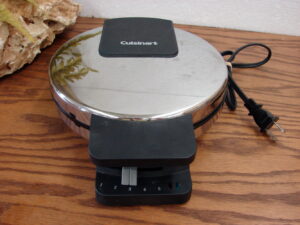 3.5 Quart Rival 3250 Crock Pot Slow Cooker Server 3 Part Crock, Moose-R-Us.Com Log Cabin Decor
