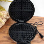 Like New Cuisinart Electric Waffle Maker Chrome Classic Round Adjustable Temp - Image 2