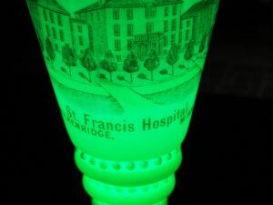 Vintage Souvenir Custard Glass Uranium Vase Glows St Francis Breckenridge MN