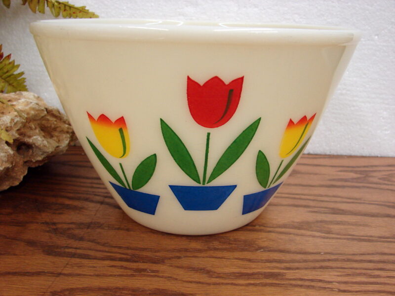 Vintage Fire King Ivory Tulip 9 1/2&#8243; Nesting Mixing Bowl Splash Proof, Moose-R-Us.Com Log Cabin Decor