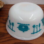 Vintage MCM Hazel Atlas 8" Scalloped Kitchen Aids Mixing Serving Bowl - Image 3