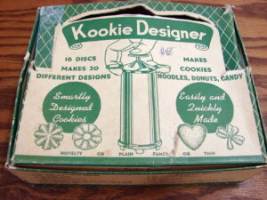 Wilton Comfort Grip Cookie Press Ergonomic 12 Discs New in Box, Moose-R-Us.Com Log Cabin Decor