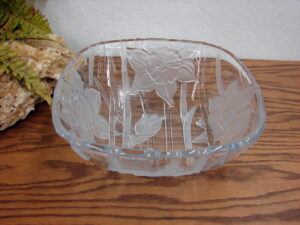 Retired Mikasa Satin Crystal Daffodil Narcissus Square Semi Frosted Serving Bowl