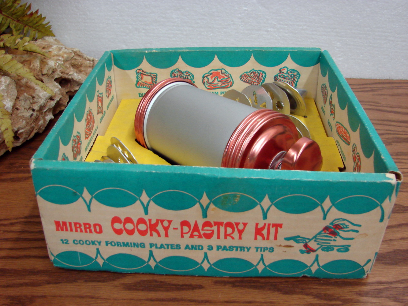 Complete Vintage Mirro #358 Cookie Cooky Press Fat Reservoir Copper Accents Display Box - Image 2