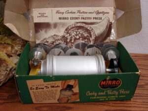 Complete Vintage Mirro Cookie Cooky Press Large Green/Yellow Box w/ Recipe Book