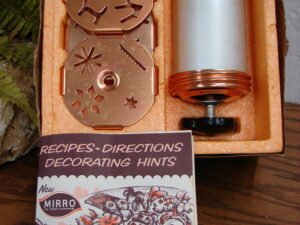Vintage Mirro Aluminum Dial-A-Cookie Press Mold Gun Christmas Cookies w/ Box