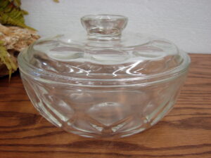 Vintage PYREX Sculptured Teardrop Ovenware 1 1/2 Qt Casserole