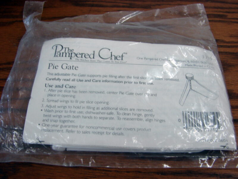 The Pampered Chef #1719 Adjustable Pie Gate Sealed Retired Filling