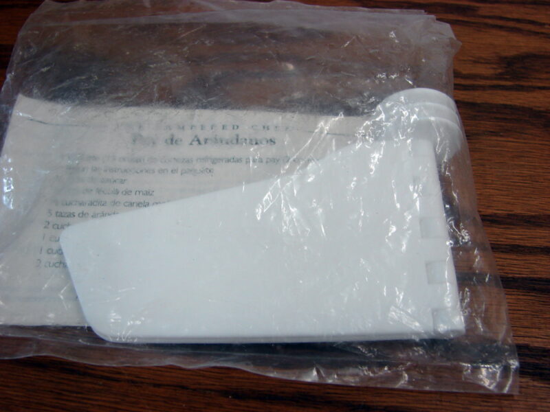 The Pampered Chef #1719 Adjustable Pie Gate Sealed Retired Filling - Image 2