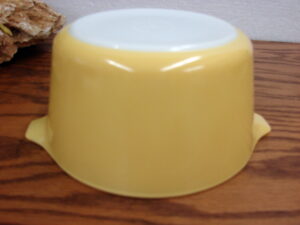 Vintage PYREX Sol Flower Butter Yellow #473 Casserole Bottom Only