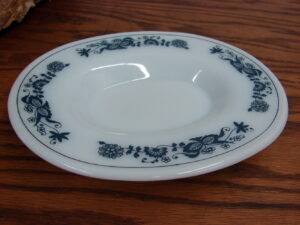 Vintage Corning Ware Corelle PYREX Old Town Blue Onion Gravy Boat Under Plate