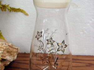 Vintage PYREX Gold Trim MCM Juice Water Carafe Decanter Pitcher 32 Ounces w/ Lid