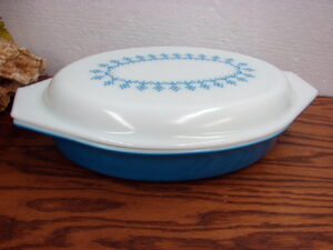 Vintage PYREX Blue Snowflake Garland Oval Divided Casserole w/ Lid 1 Quart #945 Lid