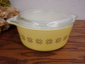 Vintage PYREX Town & Country Pattern #472 Yellow Patterned Cinderella Round Casserole w/ Lid