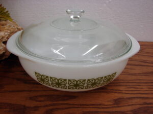 Vintage PYREX Verde Green Autumn Floral Square Flower #024 Round Casserole w/ Lid