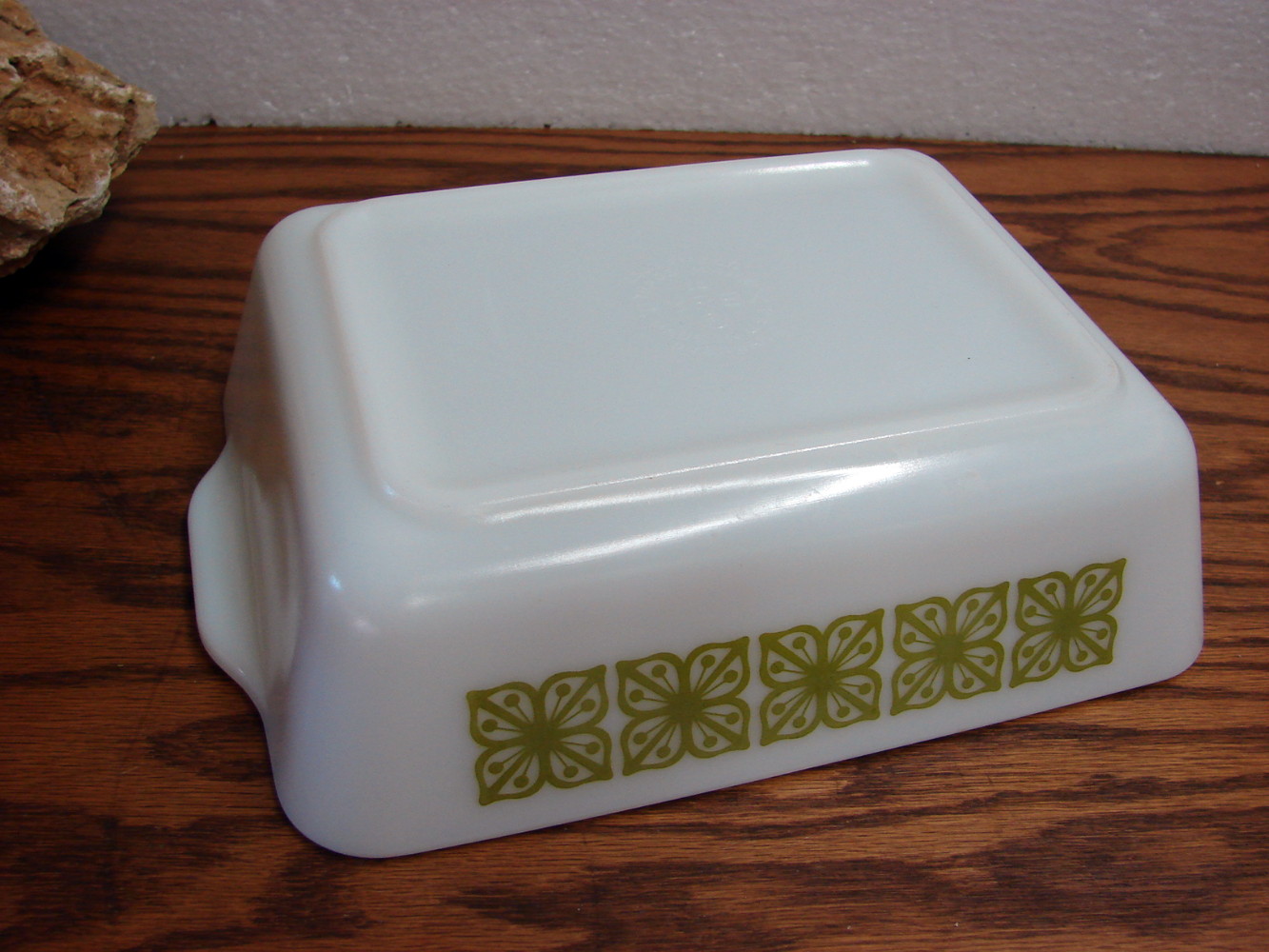 Vintage PYREX Verde Green Autumn Floral #503 Refrigerator Dish w/ Lid - Image 3
