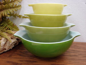 Set/4 Vintage PYREX Verde Green #441- #444 Cinderella Nesting Mixing Bowls All Green