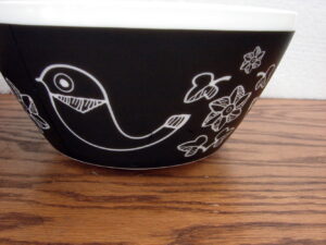 Vintage Charm Inspired PYREX Black White Birds of a Feather 10C 2.3L