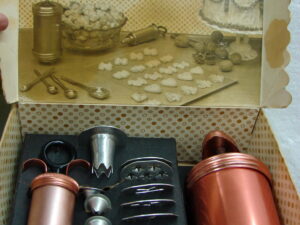 Wilton Comfort Grip Cookie Press Ergonomic 12 Discs New in Box, Moose-R-Us.Com Log Cabin Decor