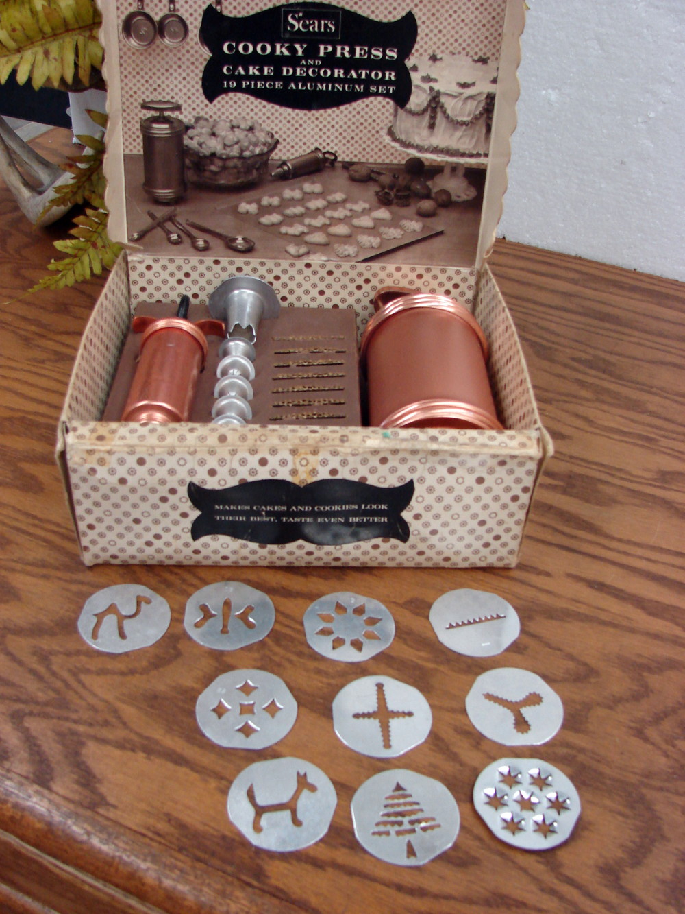 Vintage Mirro Sears Cooky Press & Decorator 19 Piece Vintage Aluminum Cookie Set - Image 3