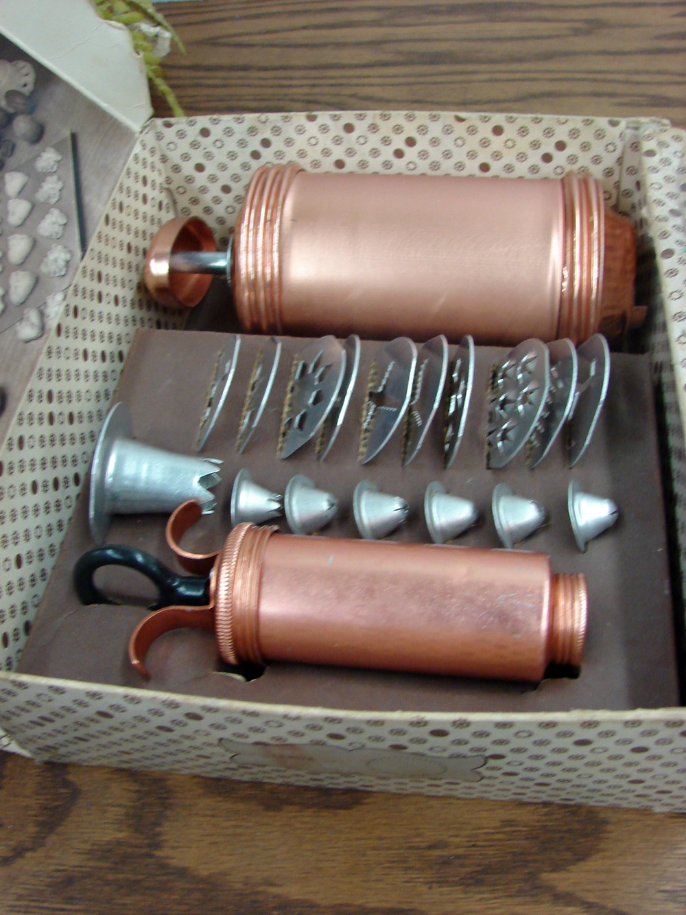 Vintage Mirro Sears Cooky Press & Decorator 19 Piece Vintage Aluminum Cookie Set - Image 4