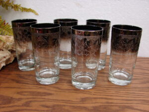 Vintage Queen Elizabeth II Silver Jubilee 1952-77 Set/6 Glasses Display Box, Moose-R-Us.Com Log Cabin Decor