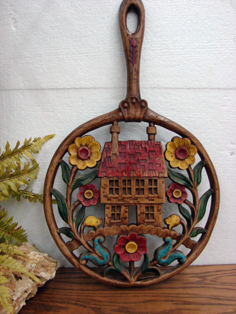 Vintage 1965 Syroco Frying Pan Cottage Flowers Scene Wall Hanging Retro Decor, Moose-R-Us.Com Log Cabin Decor