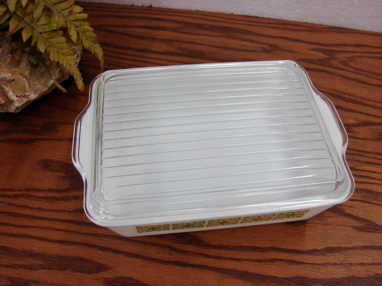 Vintage PYREX Verde Green Autumn Floral #503 Refrigerator Dish w/ Lid - Image 2