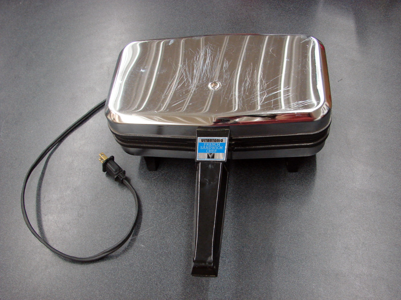 Vintage Electric Vitantonio French Sandwich Maker Iron Clam Shell Chrome