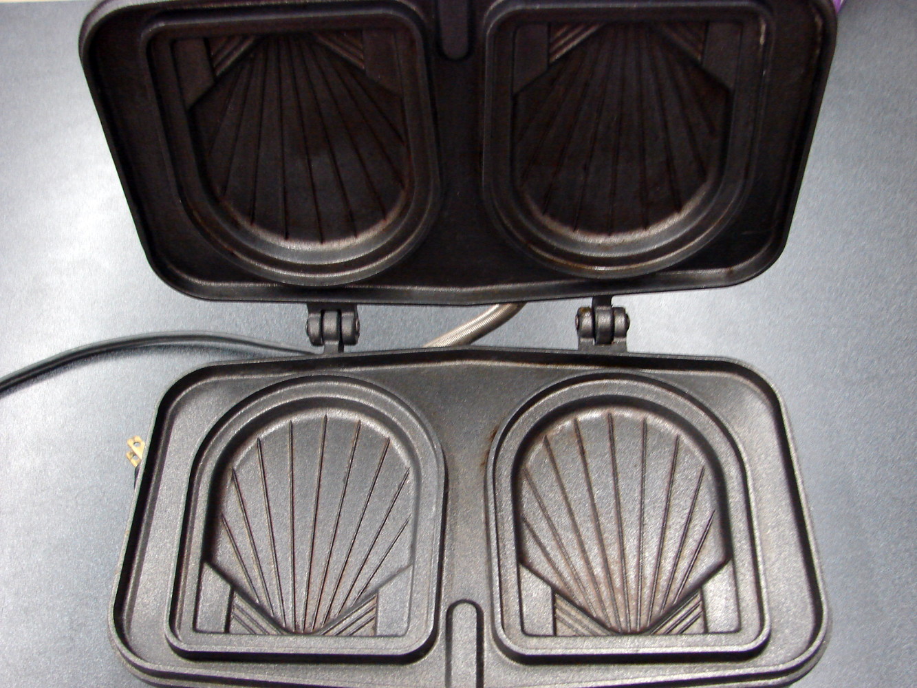 Vintage Electric Vitantonio French Sandwich Maker Iron Clam Shell Chrome - Image 2