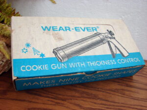 Vintage Wear-Ever Cookie Gun w/ Thickness Control Complete w/ Blue Box