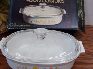 Vintage Corning Ware Spring Meadow 1 1/2 Qt Oval Casserole w/ Lid in Original Box