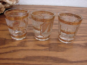 Vintage Culver Antigua Highball Gold Accents in Teak Handle Carry Rack Set/8, Moose-R-Us.Com Log Cabin Decor