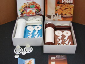 Wilton Comfort Grip Cookie Press Ergonomic 12 Discs New in Box, Moose-R-Us.Com Log Cabin Decor