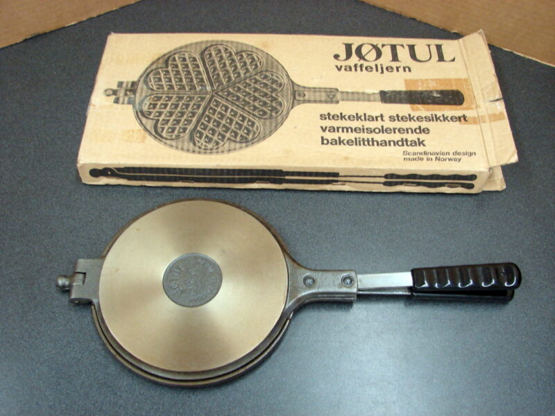 JØTUL Cast Iron Krumkake No 6 Pizzelle Cookie Press Jotul Norway Waffle Iron, Moose-R-Us.Com Log Cabin Decor