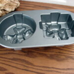 New Scandinavian Nordic Ware Heavy Duty Pretty Presents Cake Pan Mold - Image 2