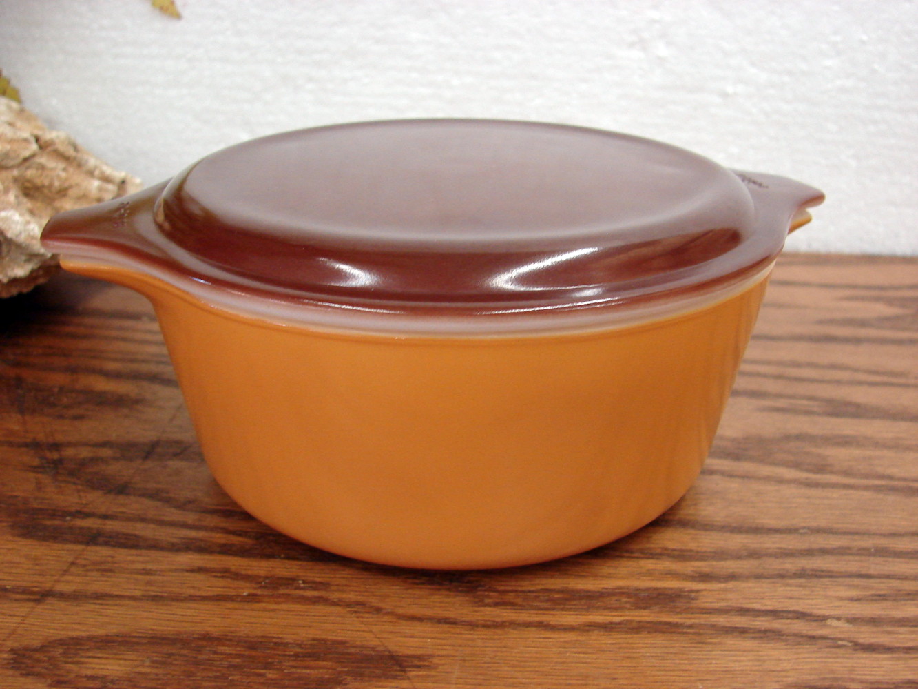 Vintage PYREX Old Orchard Butterscotch #472 Cinderella Round Casserole w/ Brown Lid