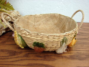 Round Boho Vintage Raffia Woven Straw Fruit Casserole Dish Cover 8 1/2"