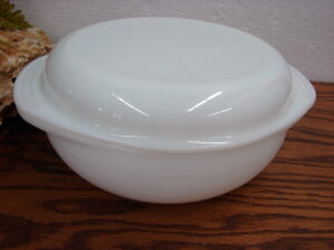 Vintage PYREX #024 Opal White 2 Qt Round Baking Dish w/ 684 Lid