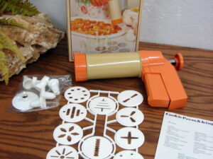 Wilton Comfort Grip Cookie Press Ergonomic 12 Discs New in Box, Moose-R-Us.Com Log Cabin Decor