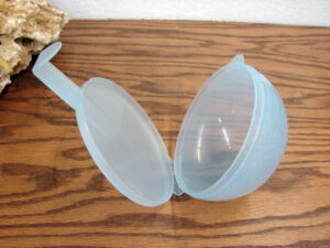 Tupperware Keeper #5105 Cut Tomato Onion Forget Me Not