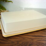 Tupperware Rectangular Sheet Cake Keeper #622-7 Storage Container Harvest Gold