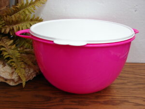 Tupperware Thatsa Bowl Jumbo 59 Cup/14L Fuchsia Hot Pink White Seal