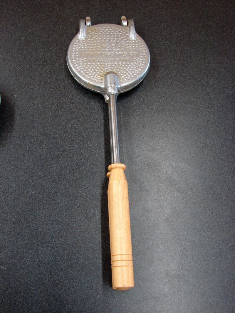 Vintage Vitantonio Pizzelle Iron No. 5 Italian Waffle Maker Baker 5&#8243;, Moose-R-Us.Com Log Cabin Decor