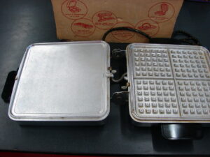 Vintage Electric Lady Winstead Giant Griddle Grill & Waffle Iron Original Box