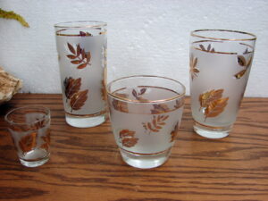 Vintage Queen Elizabeth II Silver Jubilee 1952-77 Set/6 Glasses Display Box, Moose-R-Us.Com Log Cabin Decor