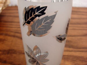 One Juice Flat Tumbler 4" MCM Vintage Libbey Silver Leaf Frosted Barware Foliage