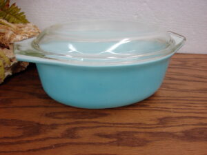 Vintage PYREX Baby Blue #043 Oval Casserole w/ Clear #943 Lid Unusual!