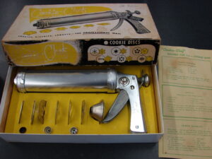 Vintage Trigger Quick Cookie Chef Press Gun Pastry Decorator w/ Box as is